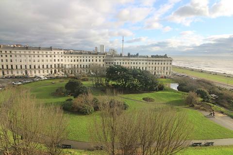 2 bedroom flat for sale, Adelaide Crescent, Hove