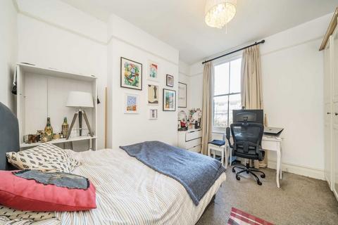 3 bedroom flat to rent, Pennard Road, London W12