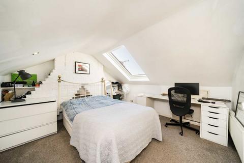 3 bedroom flat to rent, Pennard Road, London W12