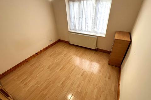 1 bedroom flat to rent, Cranbrook Road, Ilford IG2