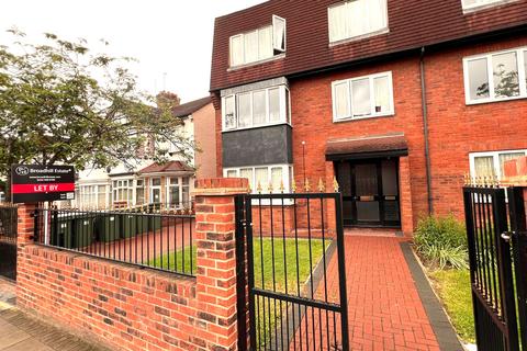 1 bedroom flat to rent, Cranbrook Road, Ilford IG2