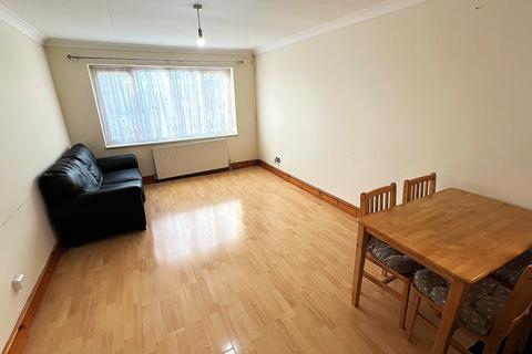 1 bedroom flat to rent, Cranbrook Road, Ilford IG2