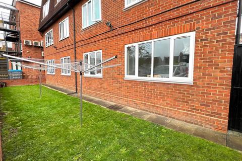 1 bedroom flat to rent, Cranbrook Road, Ilford IG2