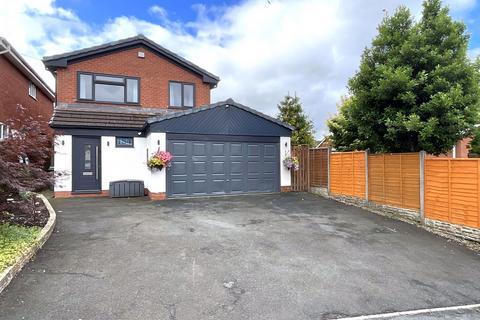 4 bedroom detached house for sale, Hamilton Avenue, Halesowen B62