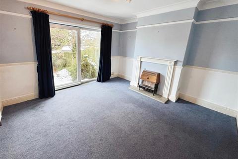 3 bedroom semi-detached house to rent, Highfield Crescent, Bradford