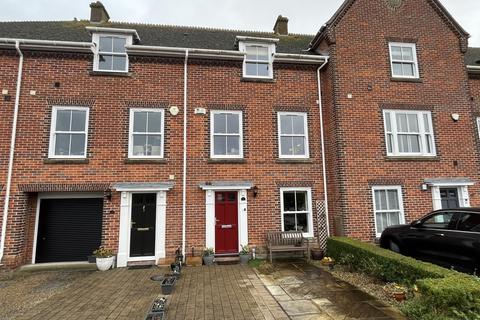 4 bedroom townhouse for sale, Red Hall Court, Felixstowe IP11