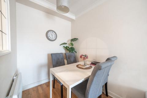 2 bedroom apartment for sale, Hartington Road, London