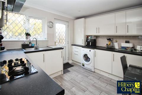 2 bedroom maisonette for sale, Ravensbourne Crescent, Romford, RM3