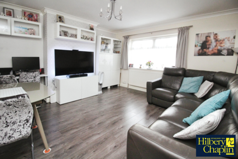 2 bedroom maisonette for sale, Ravensbourne Crescent, Romford, RM3