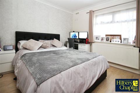 2 bedroom maisonette for sale, Ravensbourne Crescent, Romford, RM3