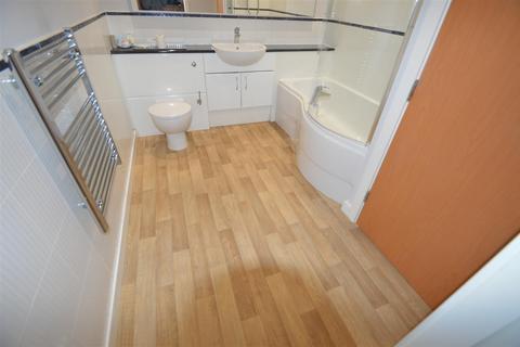 2 bedroom flat to rent, Bishops Corner, Hulme M15