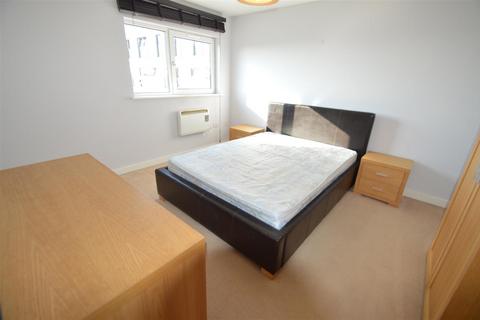 2 bedroom flat to rent, Bishops Corner, Hulme M15