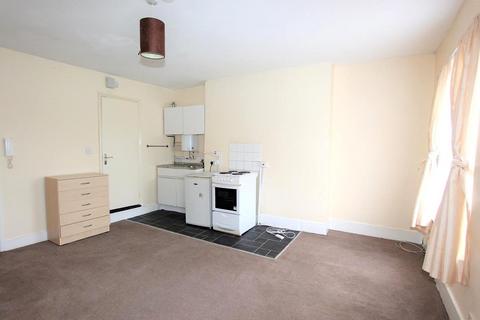 Studio to rent, Hornsey Road, London N19