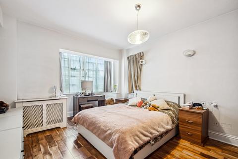 3 bedroom flat for sale, Vicarage Gate, Kensington, London