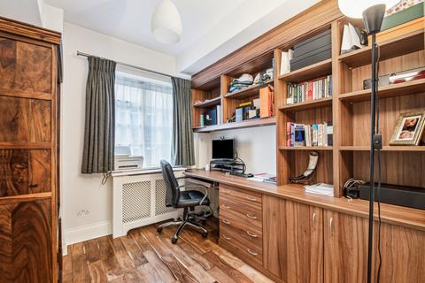 3 bedroom flat for sale, Vicarage Gate, Kensington, London