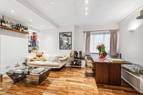 3 bedroom flat for sale, Vicarage Gate, Kensington, London