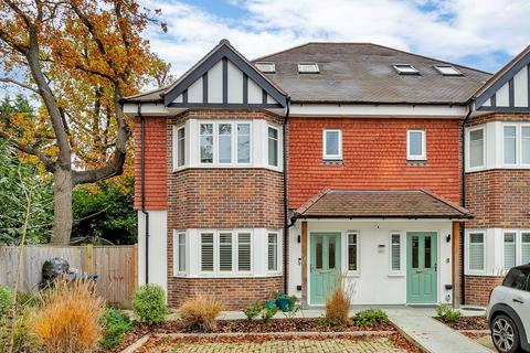 4 bedroom semi-detached house for sale, Pollards Hill South, London SW16