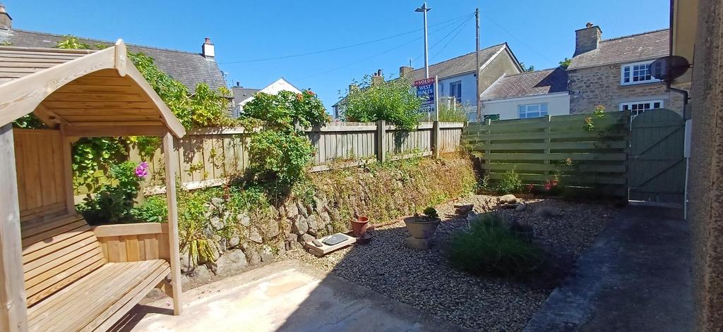 5 bryn right garden.jpg