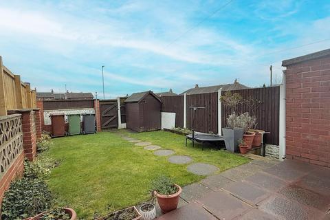 3 bedroom terraced house for sale, Silver Royd Hill, Leeds