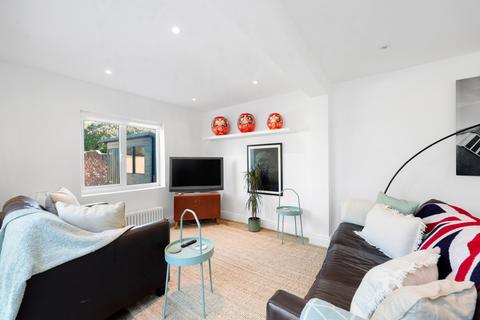 2 bedroom flat to rent, Dempster Road, Wandsworth, London