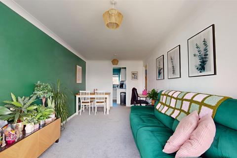 4 Button Close, Bristol, BS14 0SS