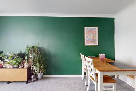 4 Button Close, Bristol, BS14 0SS