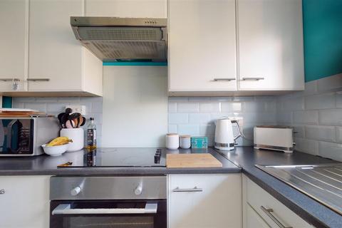 4 Button Close, Bristol, BS14 0SS
