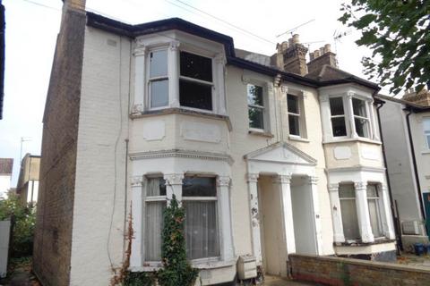 2 bedroom flat to rent, FfF    Park Road, Westcliff On Sea