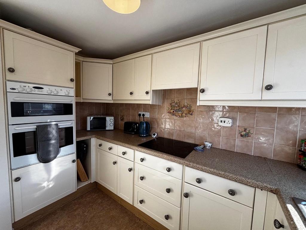 Kitchen 1.jpg