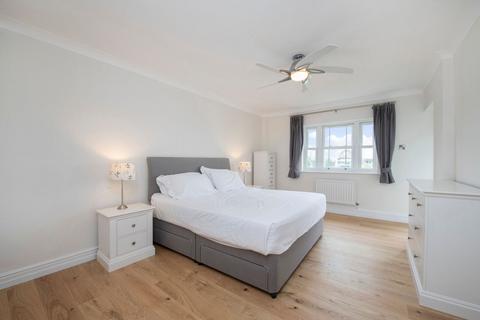 3 bedroom flat for sale, Wyatt Drive, Barnes, London