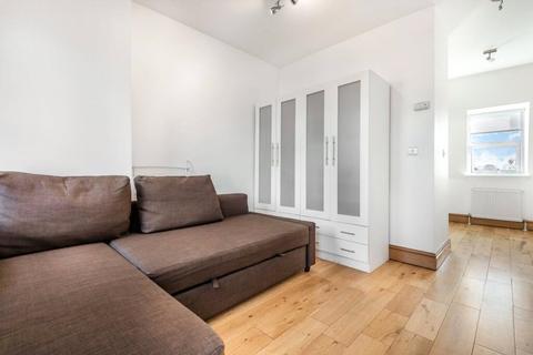 Studio to rent, High Road, London, N2