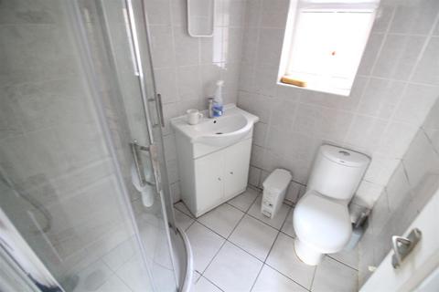 Studio to rent, Collingwood Road, Uxbridge