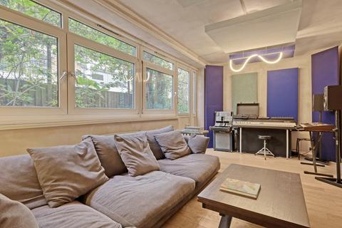 25 Portman Place, London, E2 0LG
