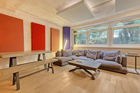 25 Portman Place, London, E2 0LG