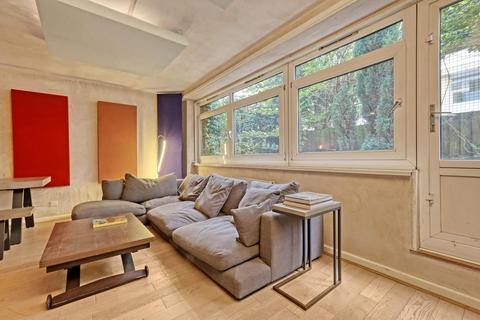 25 Portman Place, London, E2 0LG