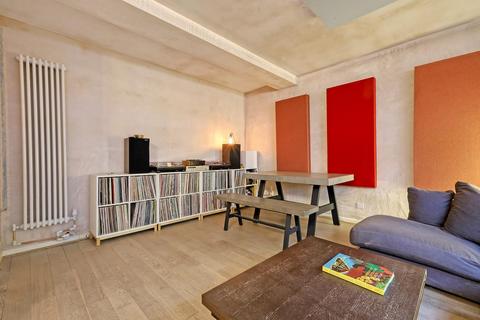 25 Portman Place, London, E2 0LG