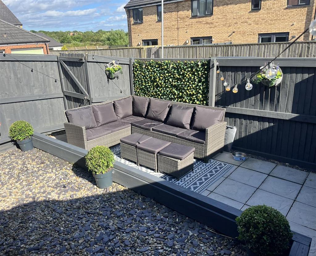 Rear Garden (2).jpg