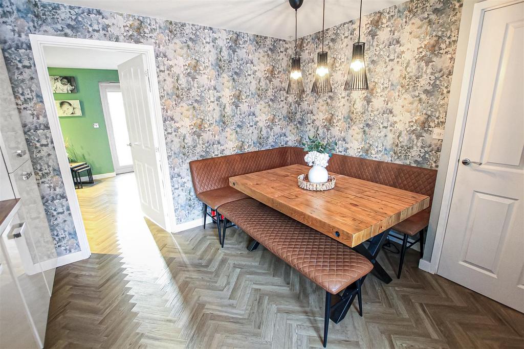 Kitchen (2).jpg