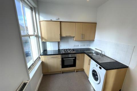 2 bedroom flat to rent, High Street, Rottingdean, Brighton