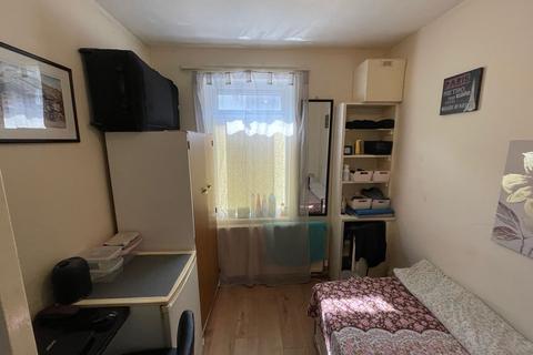 1 bedroom bedsit to rent, Albion Street, Swindon SN1