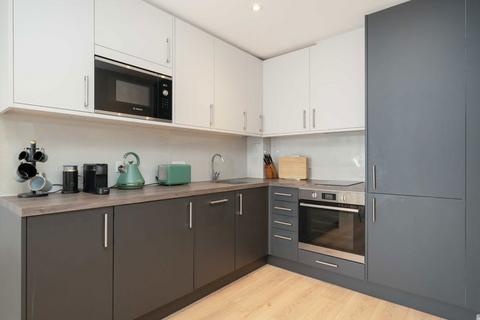 2 bedroom flat for sale, Shakespeare Road, London N3