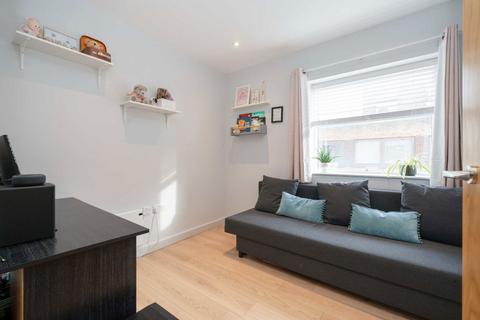 2 bedroom flat for sale, Shakespeare Road, London N3