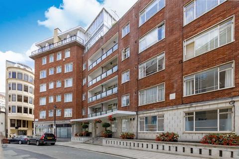 Studio to rent, Buckingham Gate, London SW1E