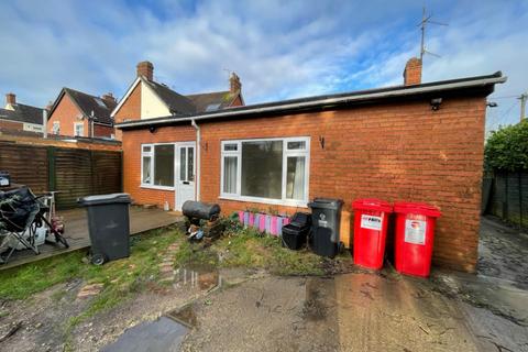 2 bedroom bungalow to rent, New Road, Chiseldon SN4