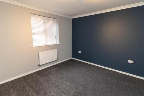 2 bedroom ground floor flat for sale, Ovett Gardens, Gateshead NE8