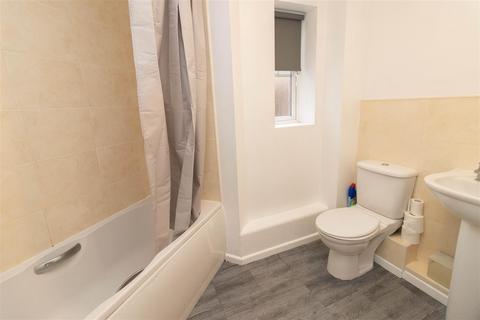 2 bedroom ground floor flat for sale, Ovett Gardens, Gateshead NE8