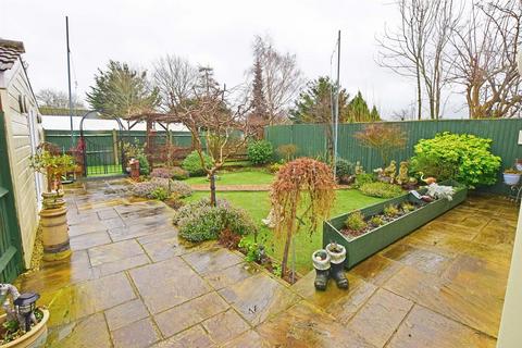 3 bedroom semi-detached bungalow for sale, St. Margarets Drive, Gillingham