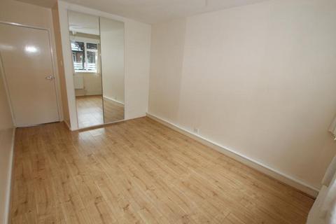 2 bedroom apartment to rent, Radstone Court, Woking GU22