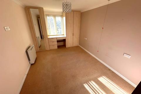 2 bedroom retirement property to rent, Windsor Way, Aldershot