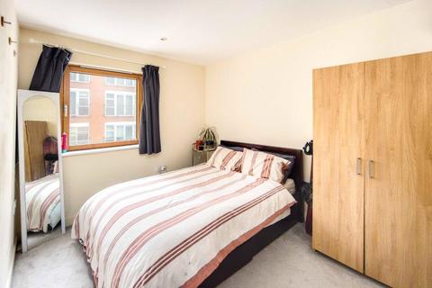 2 bedroom flat for sale, Ermine Mews, Laburnum Street, London, E2